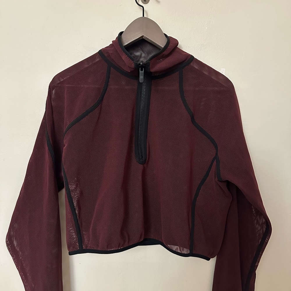 Lululemon Reversible Mesh 1/2 Zip
Black / Red Merlot! EUC - Picture 8 of 11